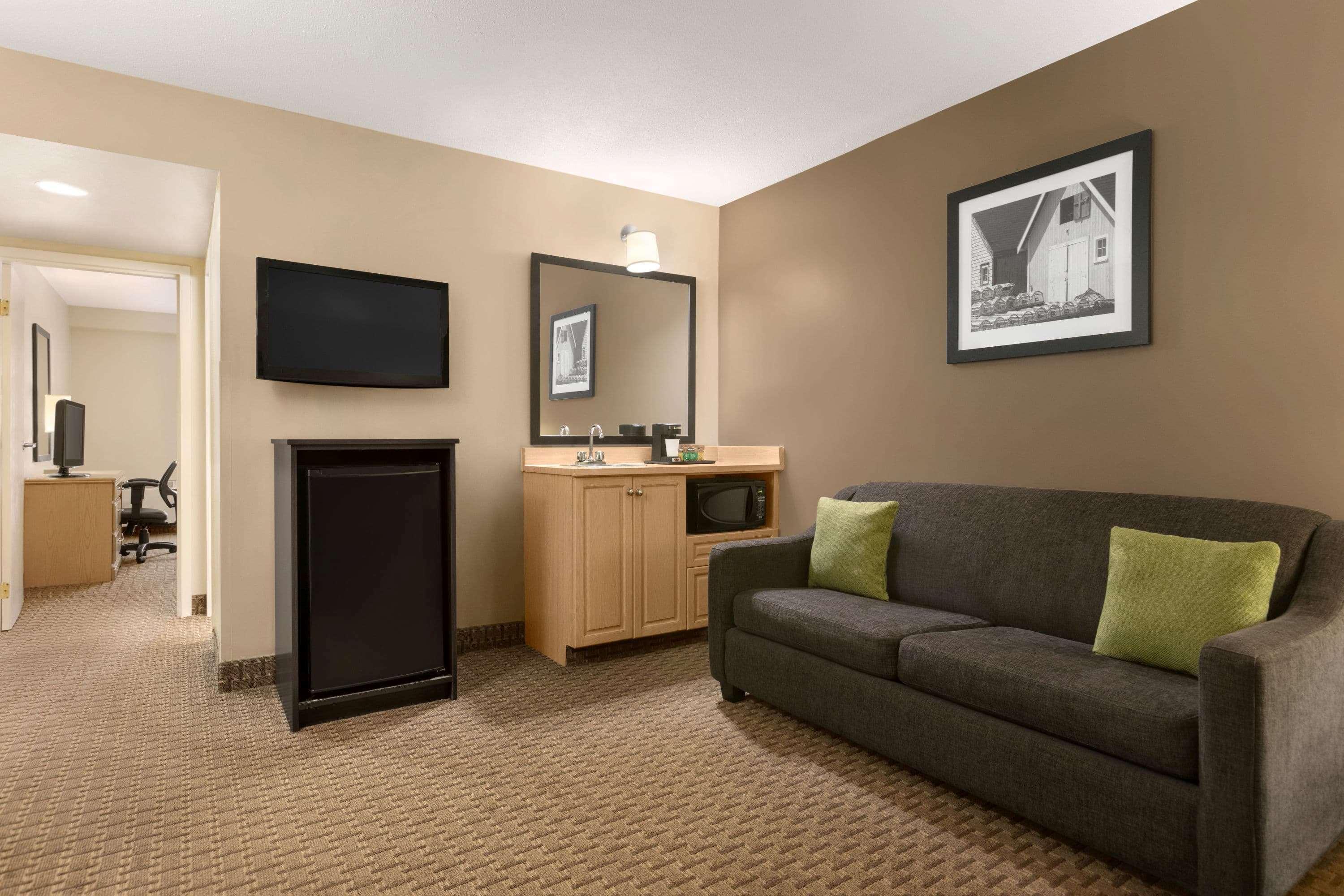 Travelodge Suites By Wyndham Moncton Extérieur photo