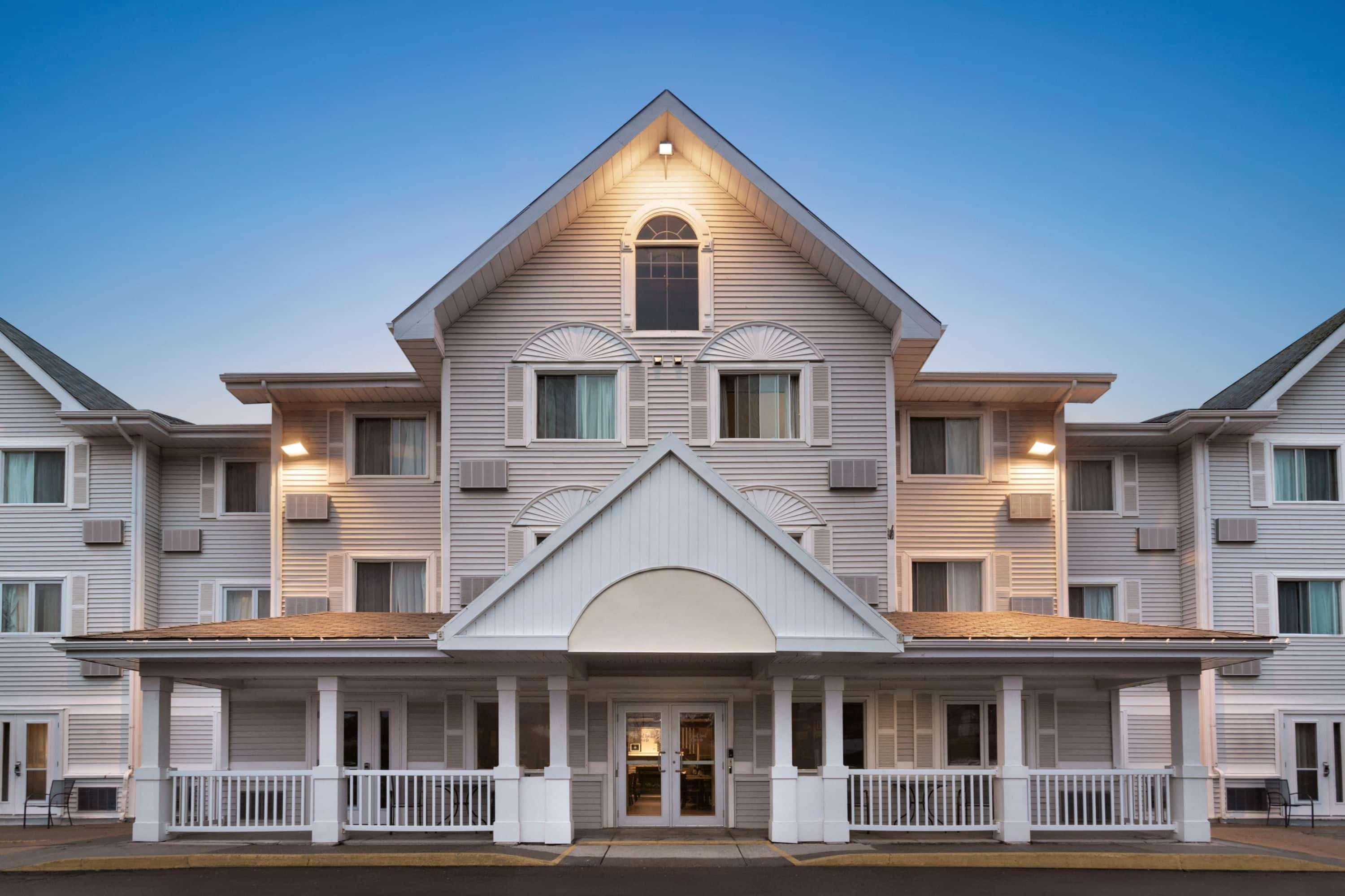 Travelodge Suites By Wyndham Moncton Extérieur photo