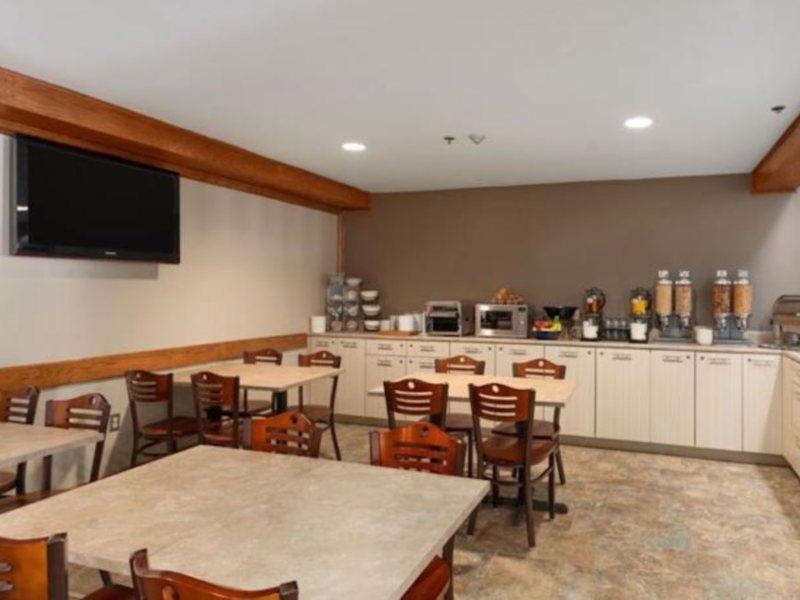 Travelodge Suites By Wyndham Moncton Extérieur photo