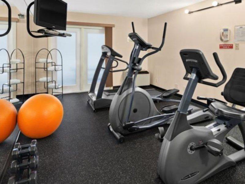 Travelodge Suites By Wyndham Moncton Extérieur photo