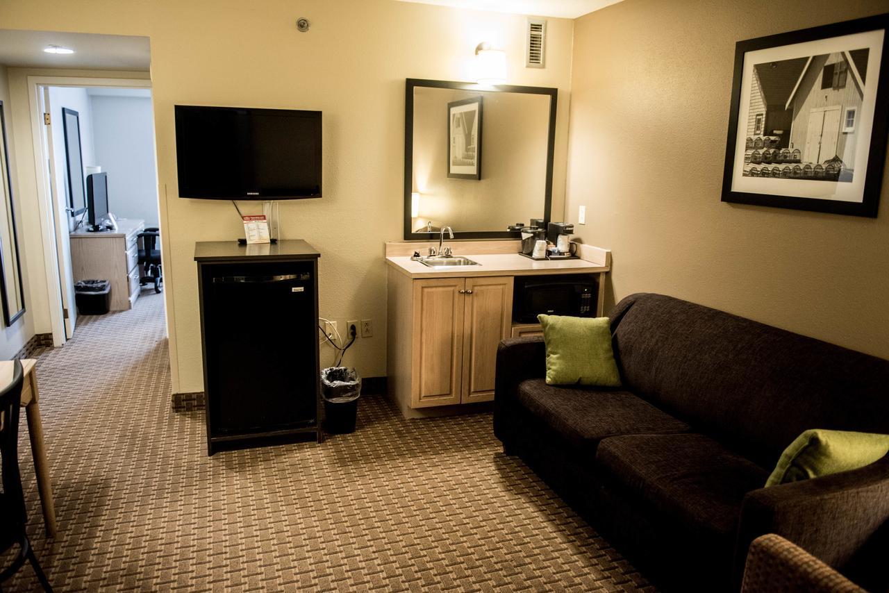 Travelodge Suites By Wyndham Moncton Extérieur photo