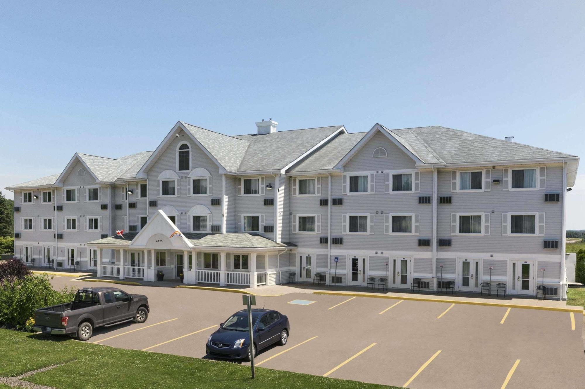 Travelodge Suites By Wyndham Moncton Extérieur photo